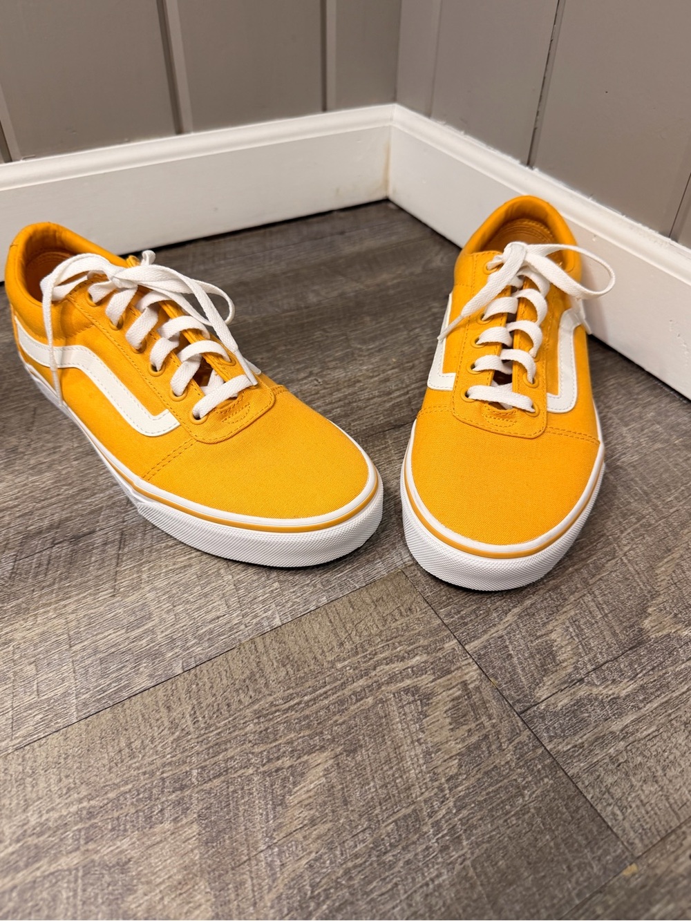 Vans Old Skool Women’s Yellow Canvas Skate Sneakers with White Stripe - Picture 2 of 9
